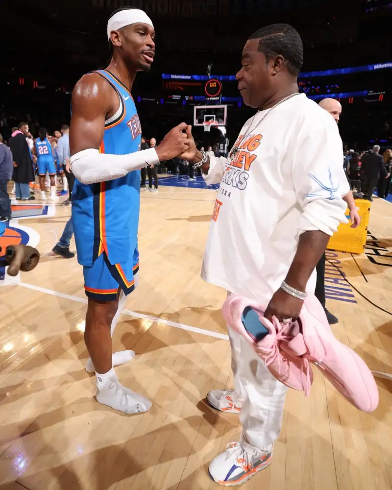 亚历山大今日赛后将亲穿球鞋赠予喜剧演员崔西-摩根